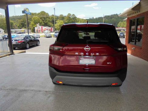 Used 2023 Nissan Rogue SV image 4