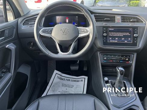 Used 2023 Volkswagen Tiguan SE w/ Panoramic Sunroof Package FWD image 32
