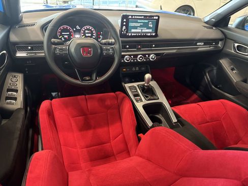 Used 2025 Honda Civic Type R image 2