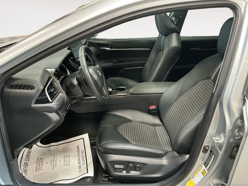 Used 2024 Toyota Camry SE w/ Cold Weather Package FWD image 9