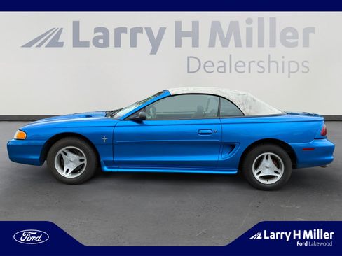 Used 1998 Ford Mustang Convertible RWD image 2