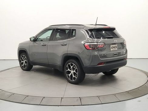 Used 2024 Jeep Compass Latitude AWD/4WD image 6
