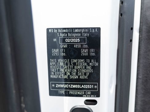 Used 2025 Lamborghini Revuelto image 34