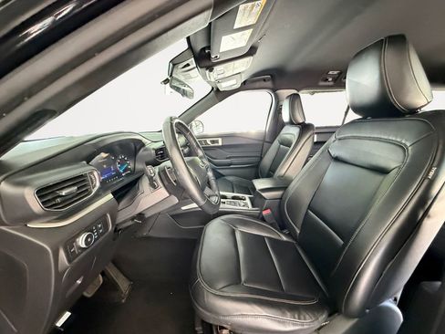 Used 2020 Ford Explorer XLT w/ Equipment Group 202A AWD/4WD image 11