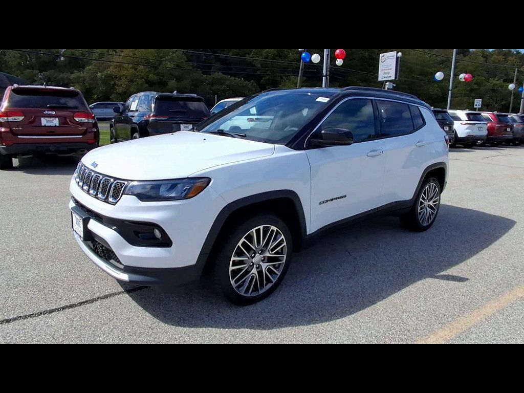 Used 2023 Jeep Compass Limited w/ Elite Group AWD/4WD image 4