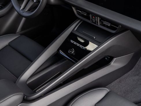 New 2025 Porsche Macan 4S Electric image 33