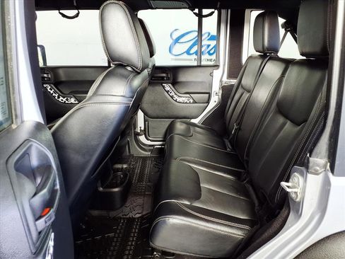 Used 2017 Jeep Wrangler Unlimited Rubicon image 16