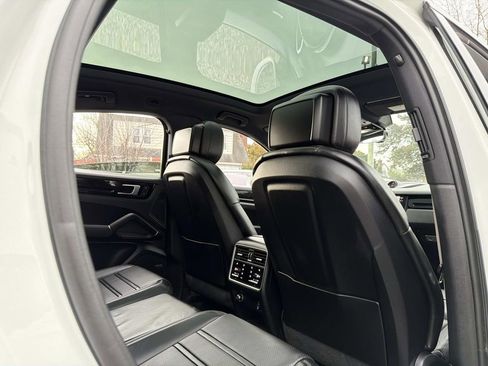 Used 2023 Porsche Cayenne Platinum Edition AWD/4WD image 18