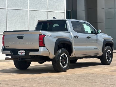Used 2024 Toyota Tacoma TRD Off-Road AWD/4WD image 4