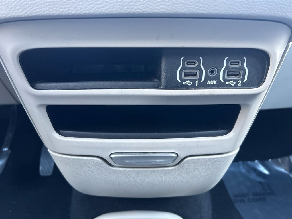 Used 2024 Chrysler Pacifica Touring-L FWD image 25
