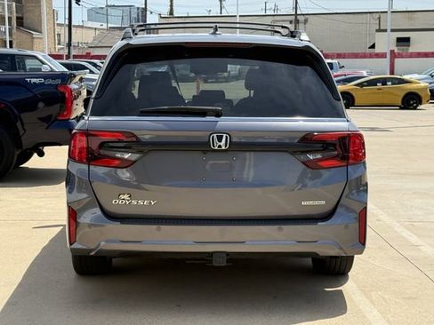 Used 2025 Honda Odyssey Touring image 5