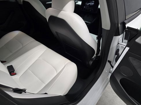 Used 2023 Tesla Model 3 Performance image 28