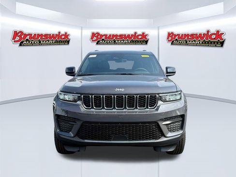 New 2025 Jeep Grand Cherokee Laredo w/ Trailer Tow Package image 2