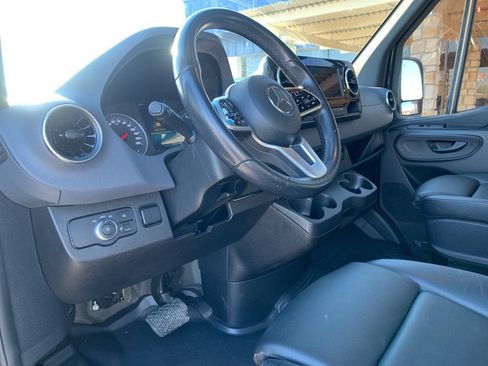Used 2020 Mercedes-Benz Sprinter 2500 image 14