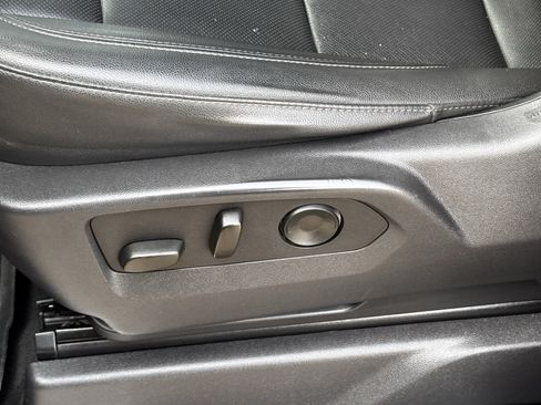 Used 2025 Chevrolet Silverado 1500 LTZ AWD/4WD image 29