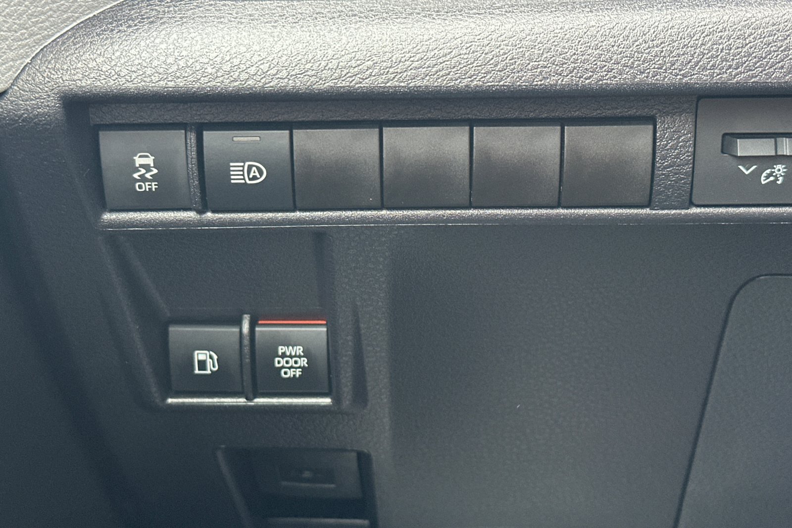 Certified 2026 Toyota Sienna LE FWD image 42