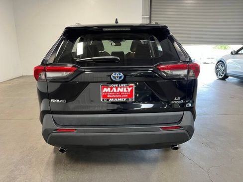 Used 2021 Toyota RAV4 LE AWD/4WD image 4