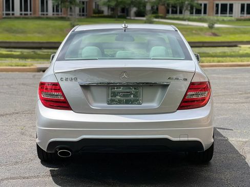 Used 2013 Mercedes-Benz C 250 Sedan w/ Multimedia Pkg image 4