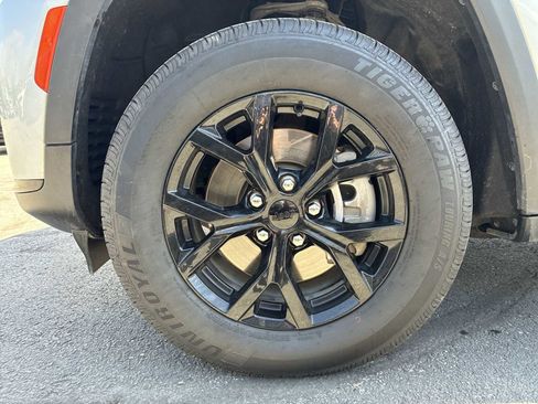 Certified 2024 Jeep Grand Cherokee L Laredo AWD/4WD image 18