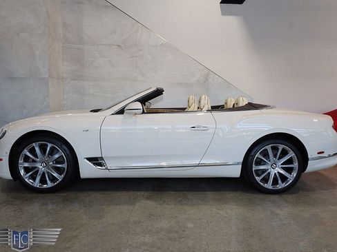 Used 2022 Bentley Continental GT AWD/4WD image 56