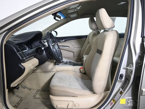 Used 2014 Toyota Camry LE image 20