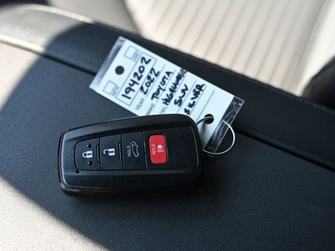 Used 2022 Toyota Highlander XSE AWD/4WD image 31