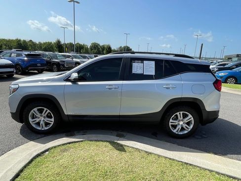 Used 2021 GMC Terrain SLE w/ Driver Convenience Package FWD image 4