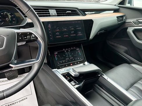 Used 2019 Audi e-tron Prestige image 29