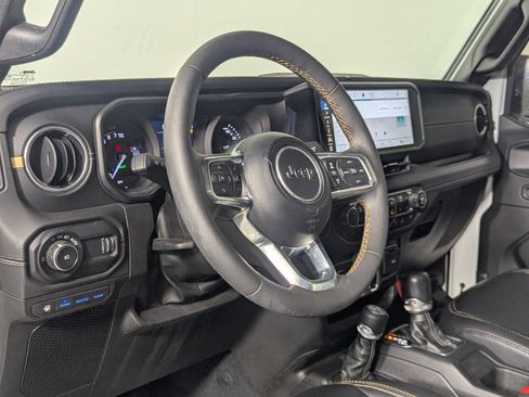 Used 2024 Jeep Wrangler Unlimited Sahara w/ Technology Group AWD/4WD image 13