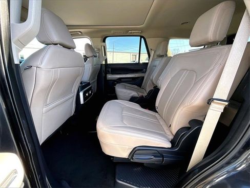 Used 2024 Ford Expedition Limited image 11