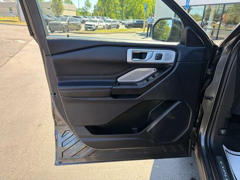 Used 2020 Ford Explorer Platinum w/ Premium Technology Package AWD/4WD image 29