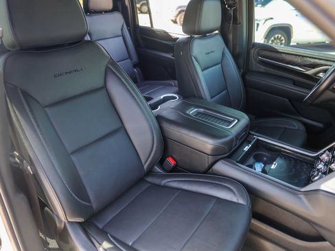 Used 2023 GMC Yukon XL Denali RWD image 34