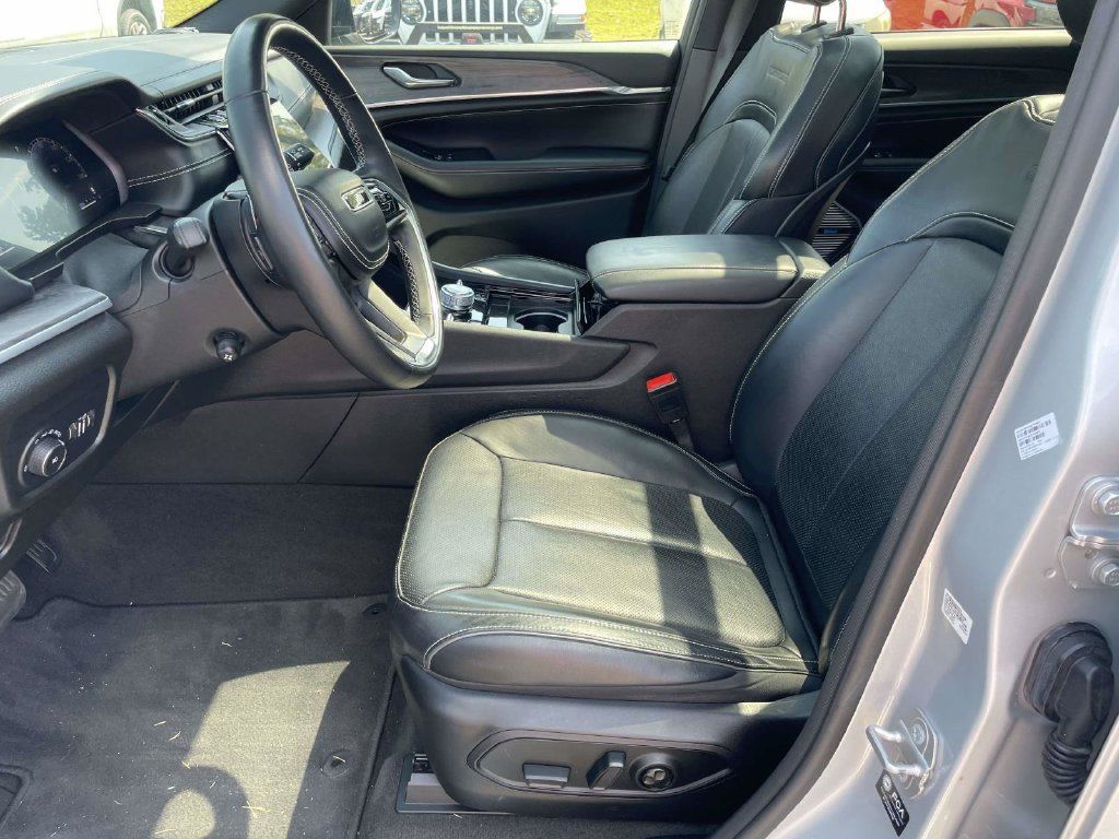 Used 2022 Jeep Grand Cherokee L Overland w/ MOPAR Finishing Package AWD/4WD image 12