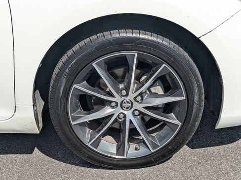 Used 2015 Toyota Camry XSE image 12