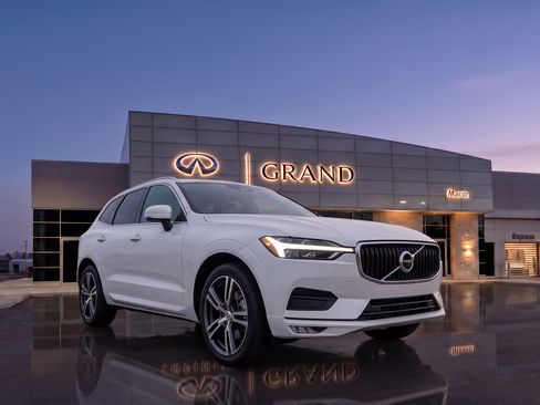 Used 2021 Volvo XC60 T5 Momentum AWD/4WD image 1