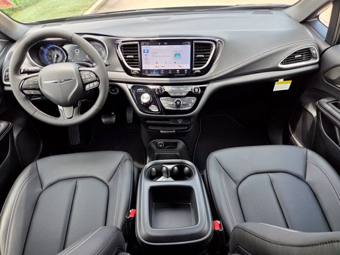 New 2026 Chrysler Pacifica Select w/ S Appearance Package FWD image 9
