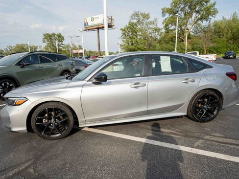 Used 2025 Honda Civic Sport image 3