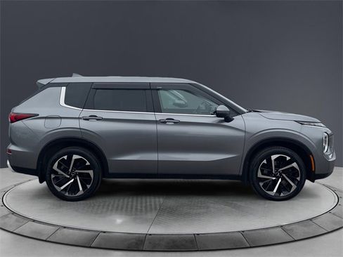 Used 2023 Mitsubishi Outlander SE image 6