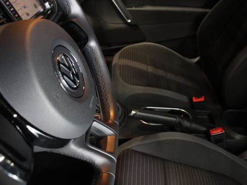 Used 2012 Volkswagen Beetle Launch Edition image 28