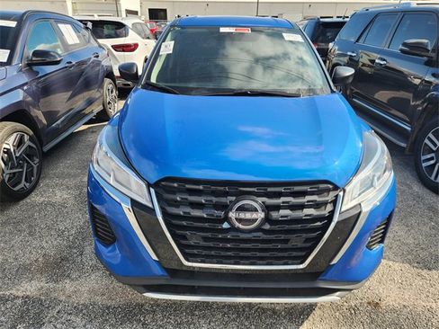 Used 2025 Nissan Kicks Play S image 2