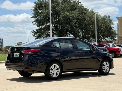 Used 2025 Nissan Versa S FWD image 4