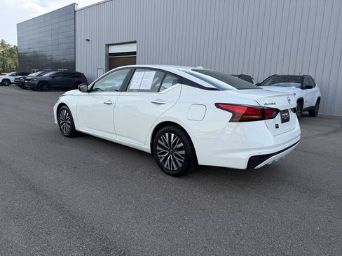 Used 2025 Nissan Altima 2.5 SV FWD image 4