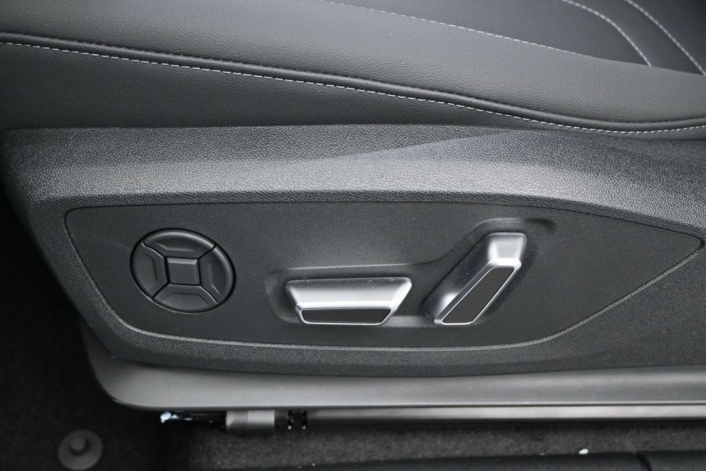 New 2026 Audi Q3 quattro 2.0T AWD/4WD image 8
