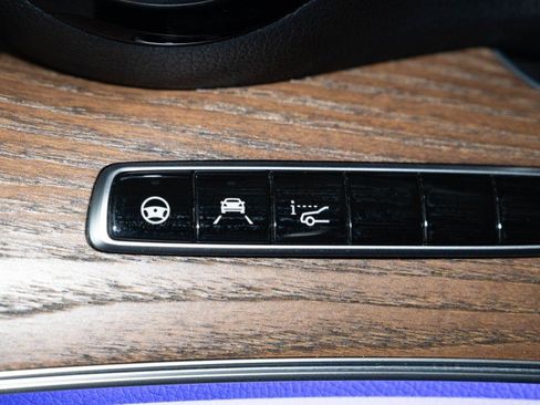Used 2018 Mercedes-Benz E 300 image 17