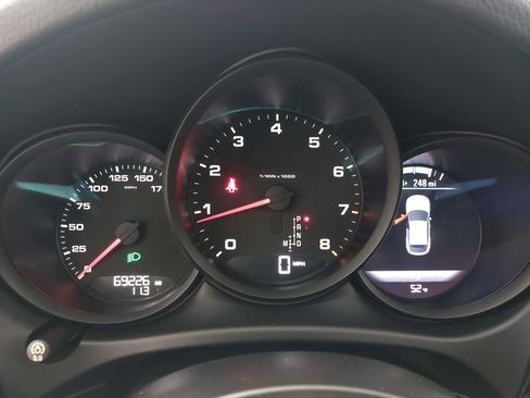 Certified 2018 Porsche Macan image 21