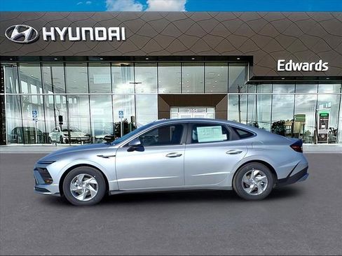 New 2025 Hyundai Sonata SE FWD image 3
