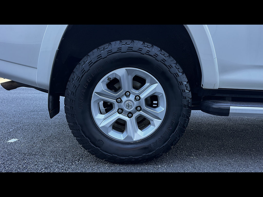 Certified 2020 Toyota 4Runner SR5 Premium w/ Moonroof Package AWD/4WD image 16