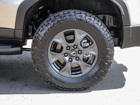 Used 2025 Lexus GX 550 AWD/4WD image 13
