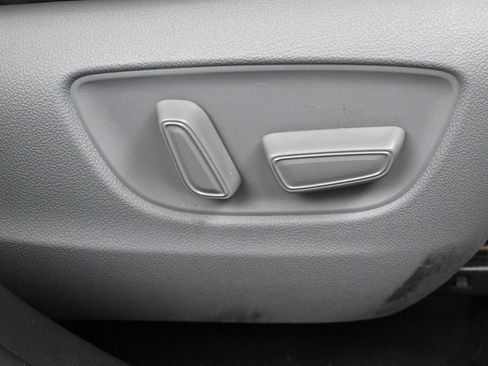 Certified 2020 Toyota Highlander XLE image 37