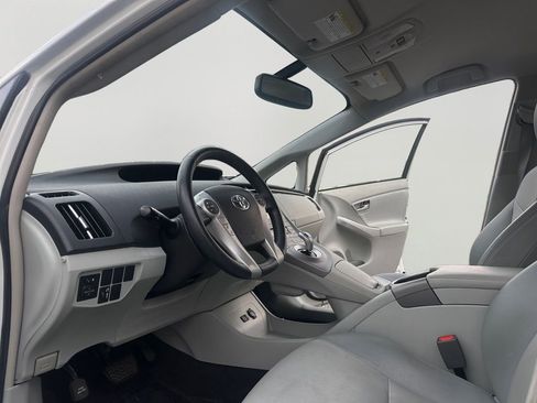 Used 2015 Toyota Prius Two image 9